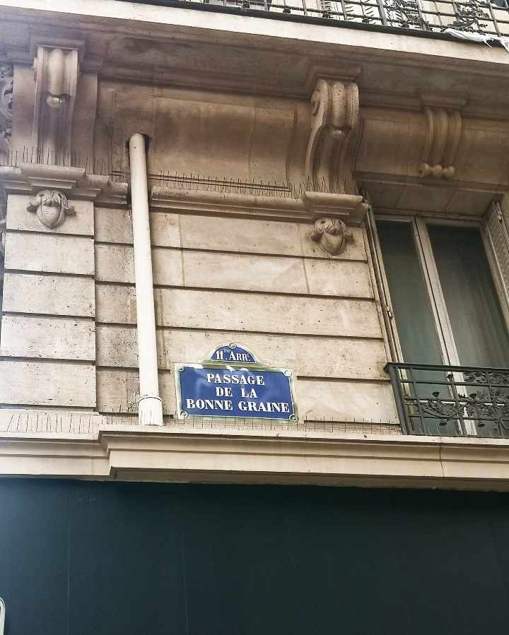 la plaque à Paris du pasasge de la bonne graine