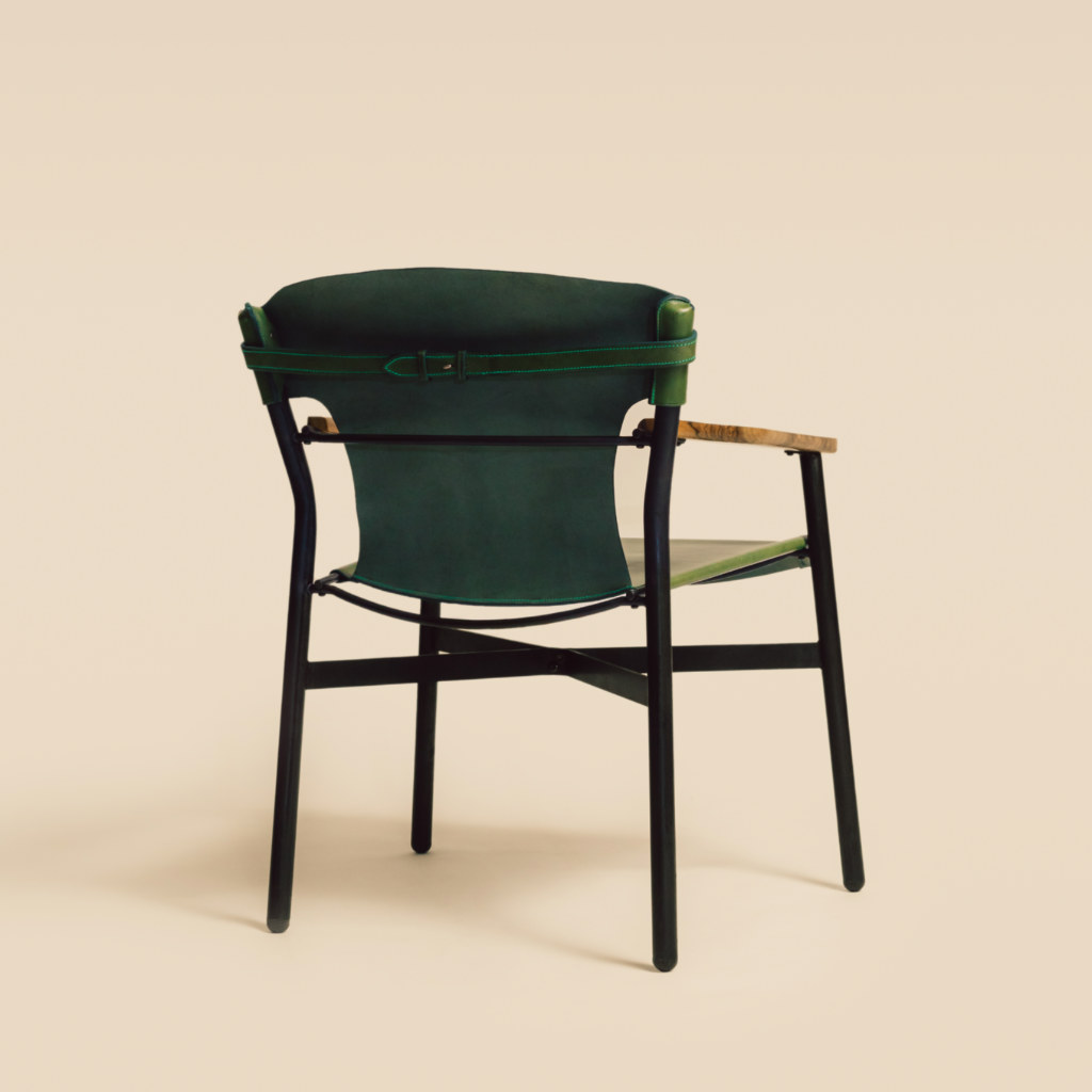 fauteuil Galathée cuir vert accoudoirs noyer